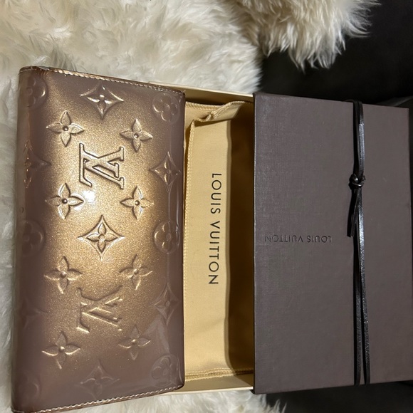 Authentic Louis Vuitton Sarah Beige Poudre Wallet - Picture 8 of 13